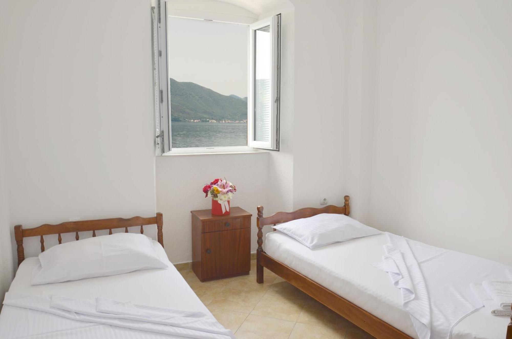 Apartments Mir I Dobro Котор Екстериор снимка
