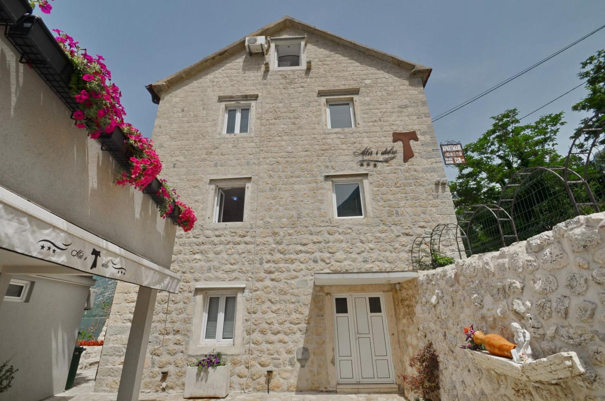 Apartments Mir I Dobro Котор Екстериор снимка