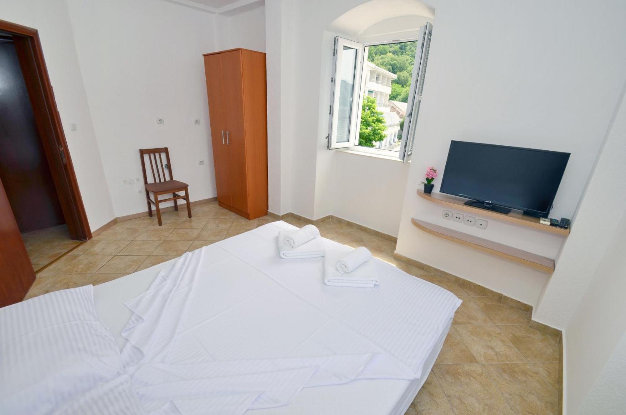 Apartments Mir I Dobro Котор Екстериор снимка