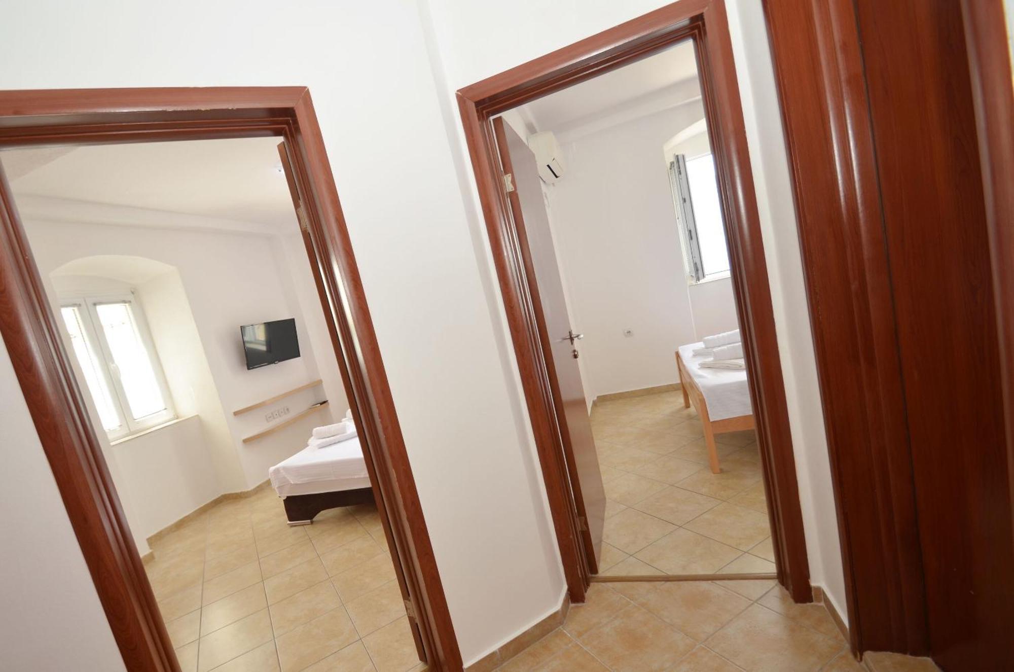 Apartments Mir I Dobro Котор Екстериор снимка